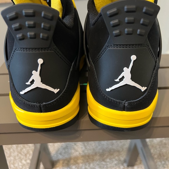 Air Jordan 4 Retro Thunder
